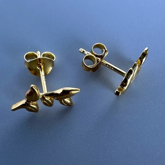 14k Gold Vermeil Leaf Studs - Picture 7 of 7